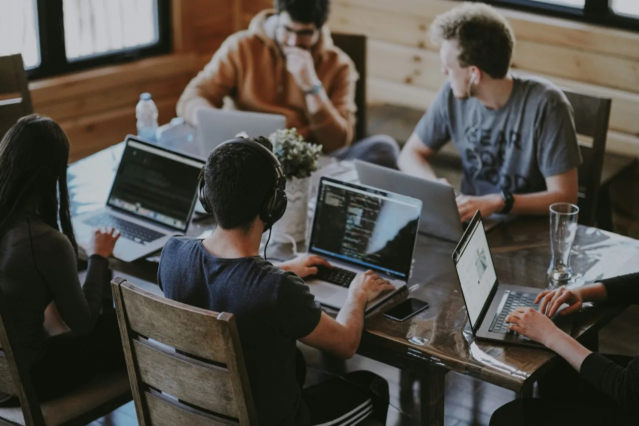 Séance de travail autour du développement d'une application